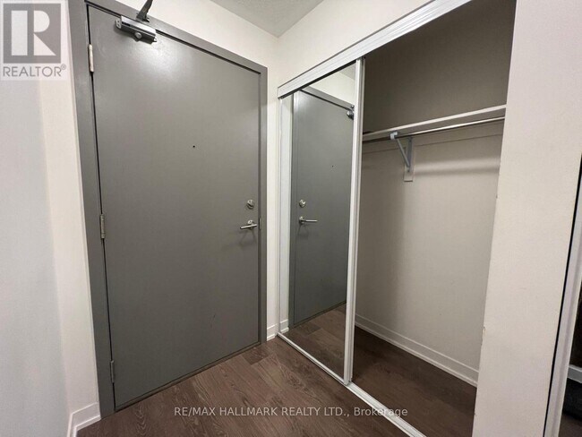 Building Photo - 20 Orchid Pl Dr