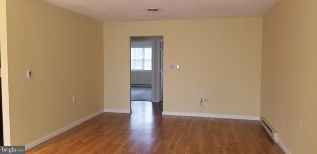 Building Photo - 247 Lexington Dr