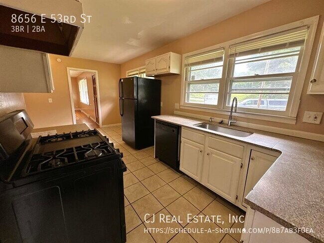 Foto del edificio - 8656 E 53rd St