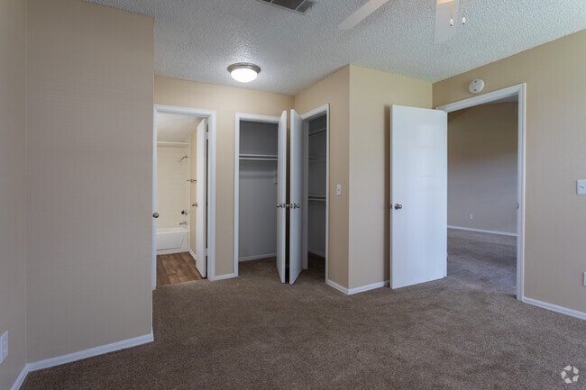 2BR, 2BA - 960 SF - Quail Run Apartments