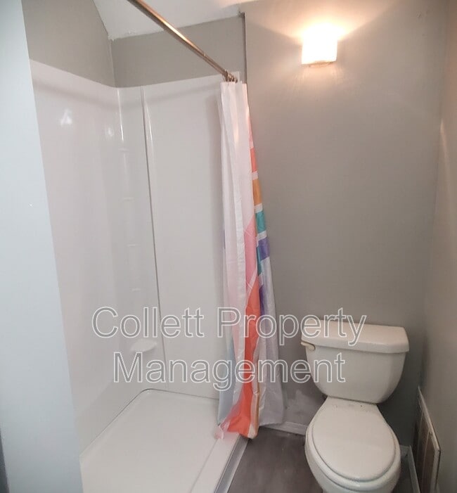 Building Photo - 1924 E 123rd St