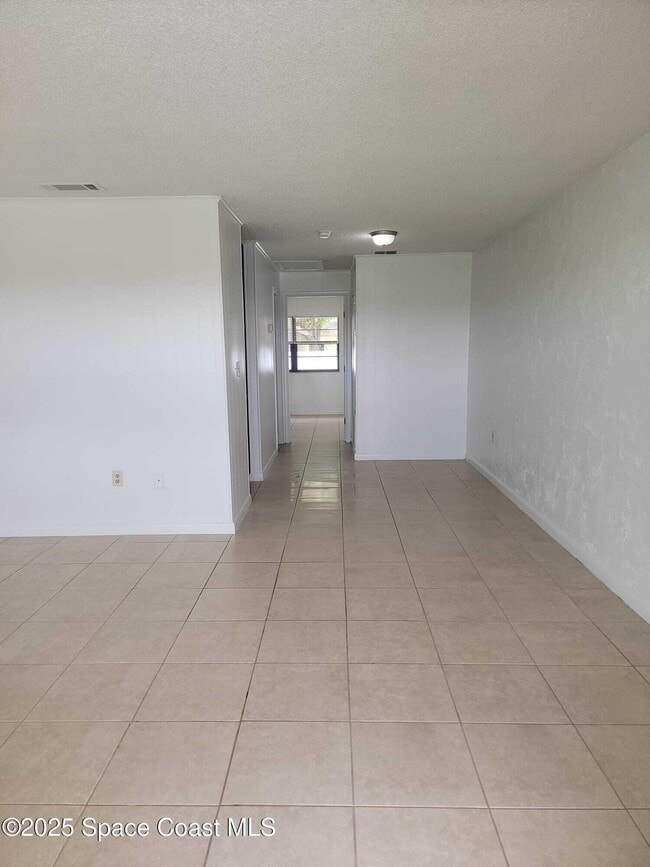 Building Photo - 2205 Knox McRae Dr