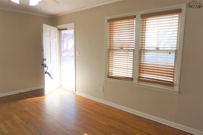 Building Photo - 1606 Bland St