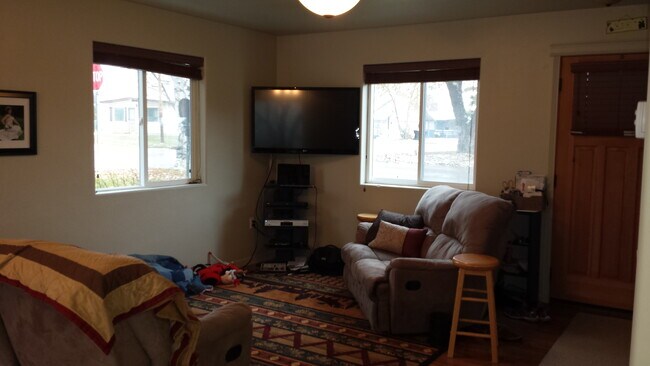 Foto del edificio - 715 11th Street West