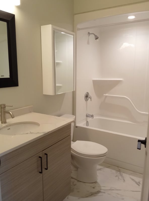 Bathroom - 75 Barrie Rd
