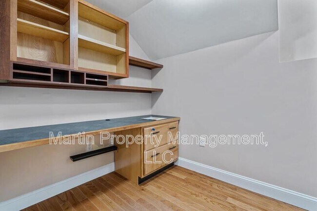 Building Photo - 15 Strathmore Road. Unit A - 1
