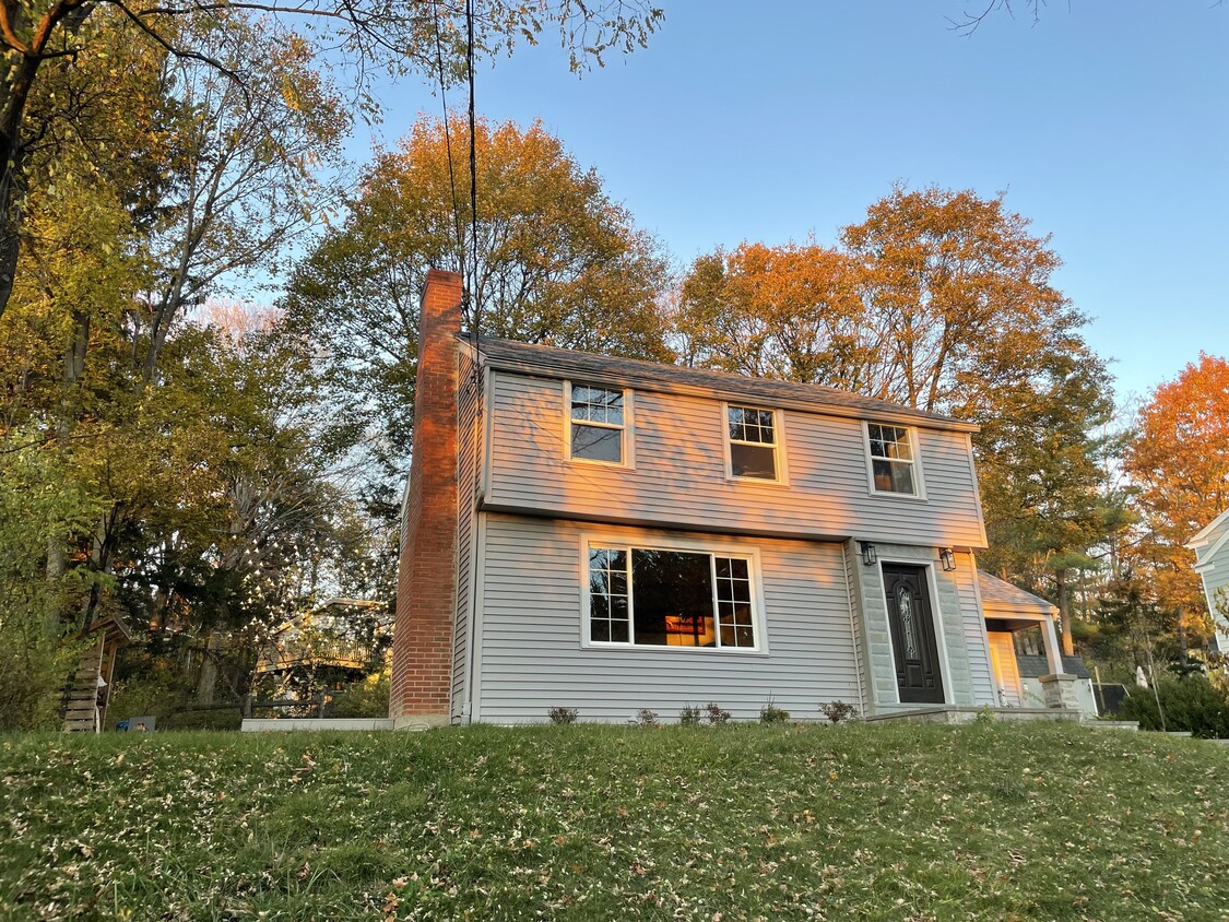 Primary Photo - 206 Eastwood Ave