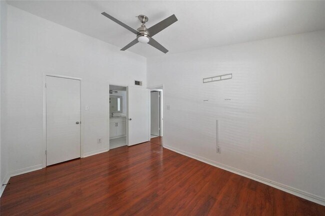 Foto del edificio - 3900 Woodchase Dr