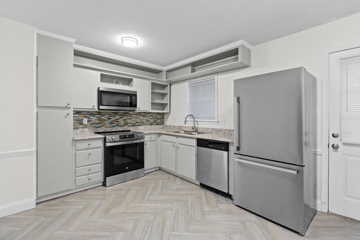 Building Photo - Updated Two-Bedroom Condo with New Kitchen Appliances and Private Patio