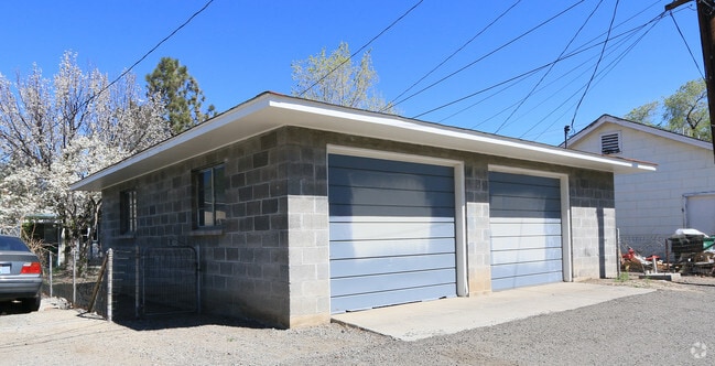 Building Photo - 1009 F St