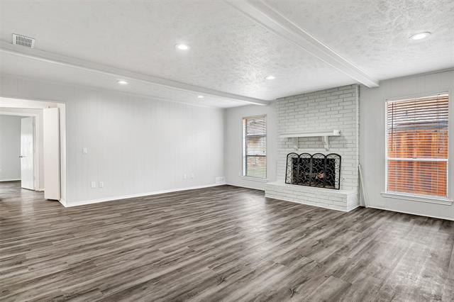 Foto del edificio - 2108 Teakwood Ln