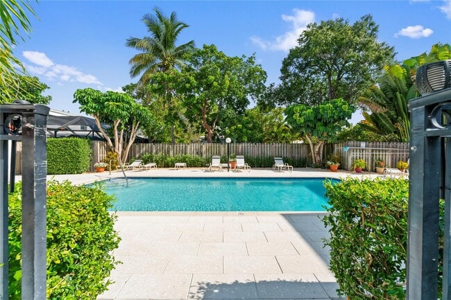 Foto del edificio - 817 SE 12th Ct