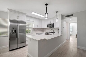 Building Photo - 493 Flanders K