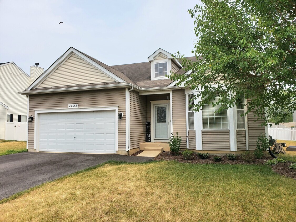 Foto principal - 25365 Spring St