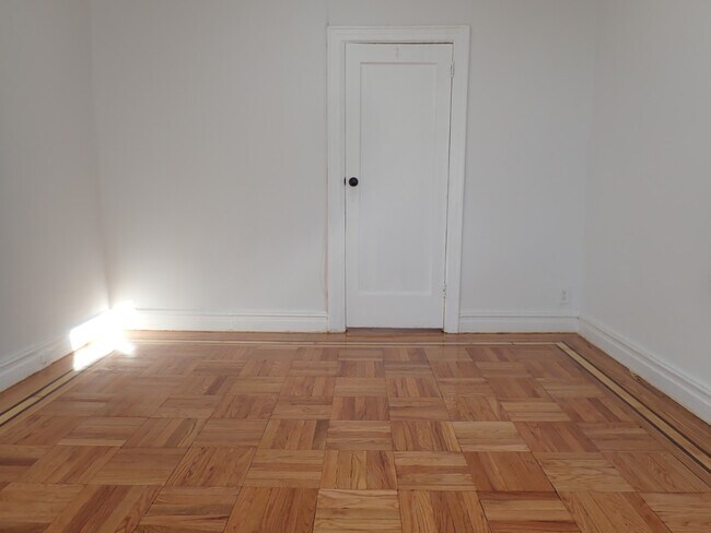 Foto del edificio - 663 E 94th St