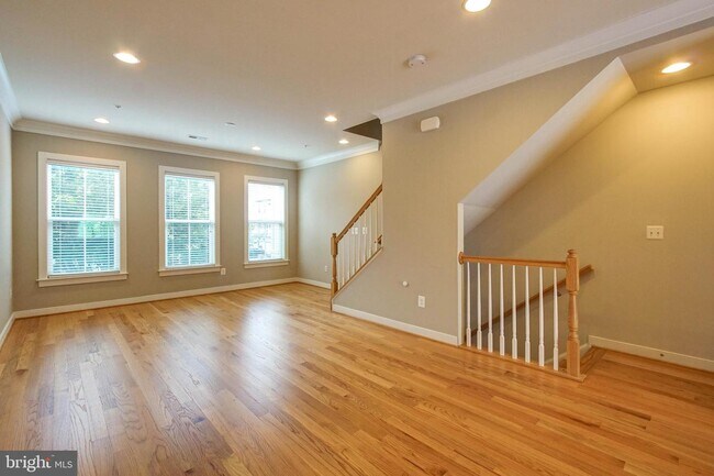 Foto del edificio - 216 Hemingway Dr