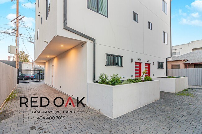 Foto del edificio - 5654 Farmdale Ave