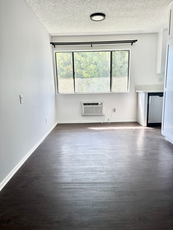 Building Photo - 322 N Hagar St