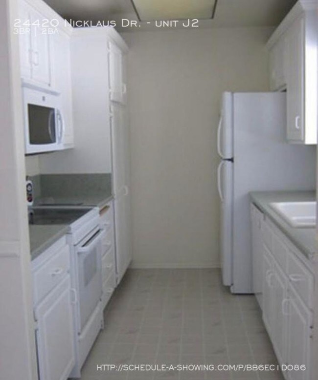 Building Photo - 3 bedroom in Valencia CA 91355