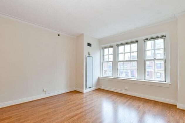 Building Photo - 520 Beacon St