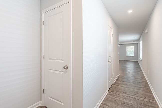Building Photo - Beautiful Townhome in Greenville, Master o...