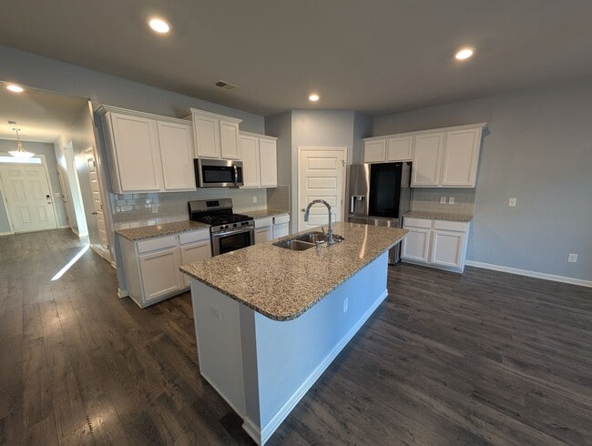 Building Photo - 445 Saffron Ct