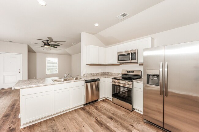 Foto del edificio - NEW CONSTRUCTION! Brand new 1 story home in Deer Brook Crossing.
