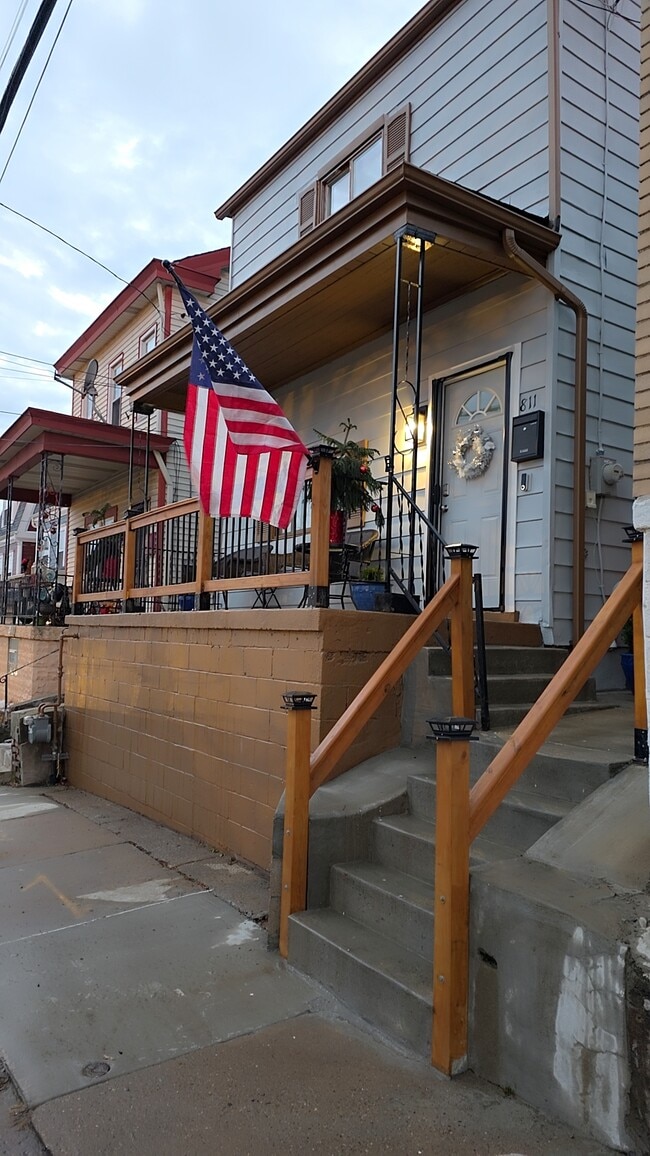 Building Photo - 811 Excelsior St