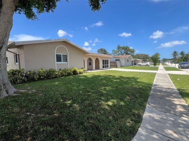 Foto del edificio - 7975 NW 8th St
