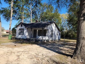 Building Photo - 818 Sheridan Ave