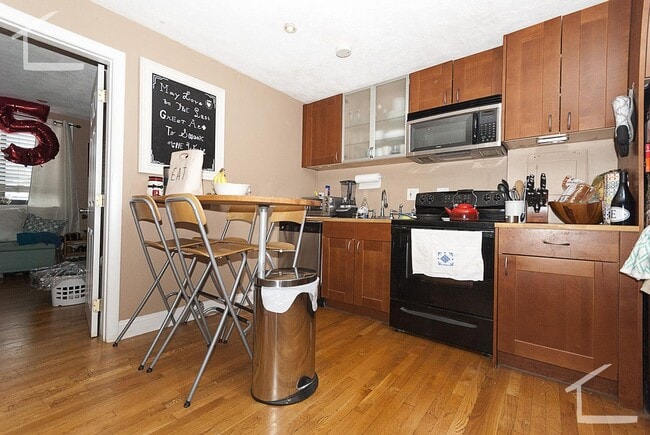 HOT ALLSTON LISTING!!!! - HOT ALLSTON LISTING!!!! Apartment