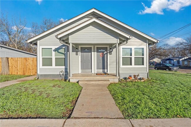 Building Photo - 1-Bedroom Duplex in Waco, TX with Spacious...