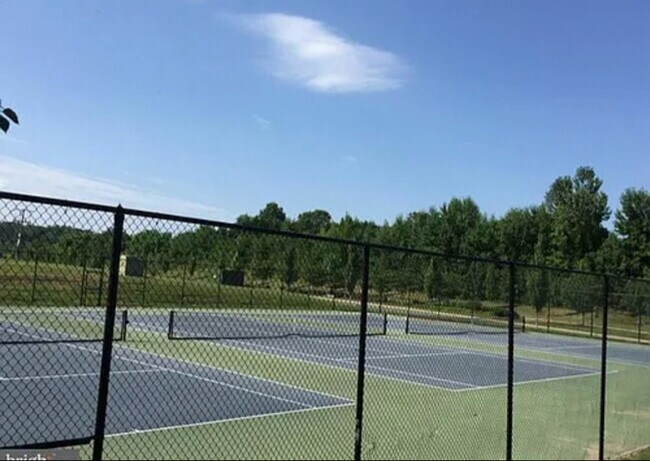 Foto del edificio - 2637 Glenriver Way