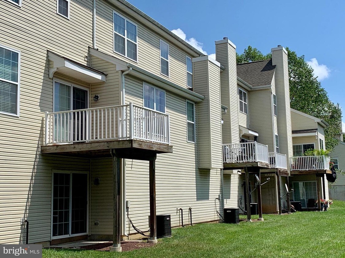 2403 Exposition Dr, Monroe Township, NJ 08094 Townhome Rentals in