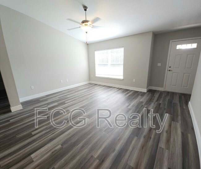 Building Photo - 7 Hemlock Radial Ln
