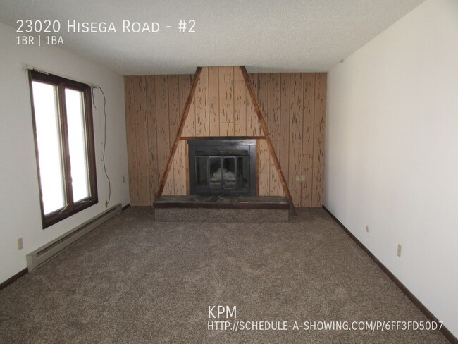 Building Photo - 1 BEDROOM | 1 BATH | COUNTRY COTTAGE | BLA...