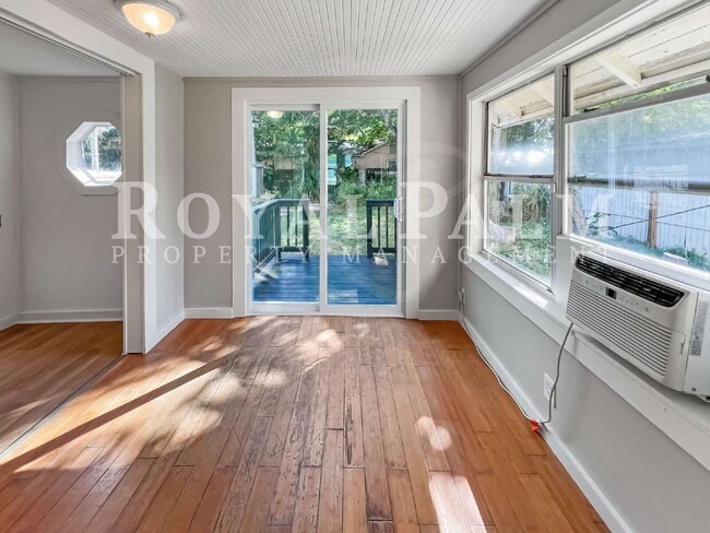 Building Photo - 2/1 Single Family Home Near Downtown Fort Myers | Fenced Yard, Pet-Friendly