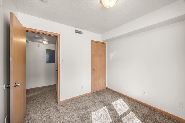 Building Photo - Clover Creek | Standard 2-Bedroom *