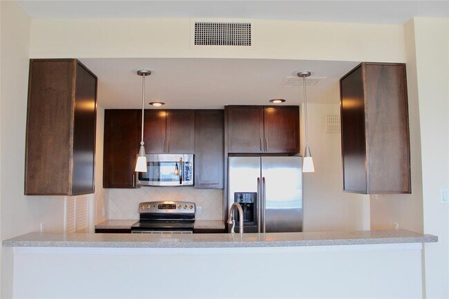 Building Photo - 1701 Hermann Dr