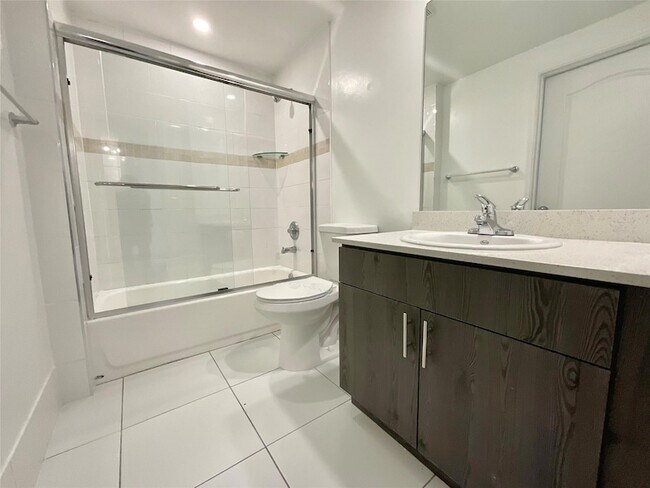 Foto del edificio - 7707 NW 7th St