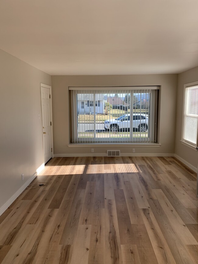 Living Room 1 - 415 Clayton Ave
