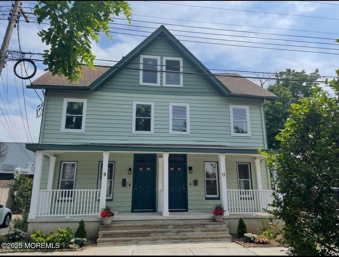 Primary Photo - 11 Deforrest Ave
