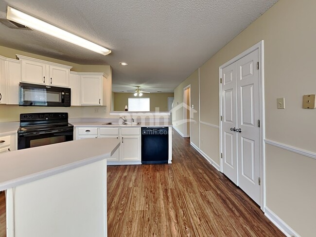 Building Photo - 5802 Eagleston Dr