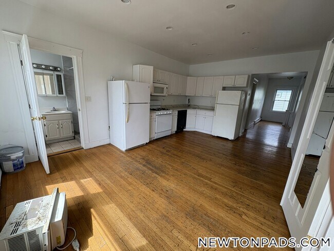 Foto del edificio - 62 Algonquin Rd