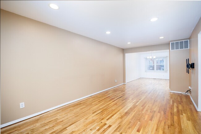 Foto del edificio - 3530 Long Beach Rd