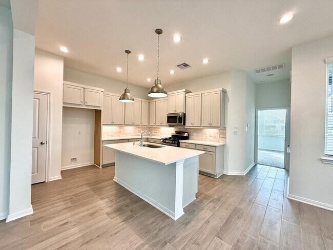 Building Photo - 620 Silver Pear Ct