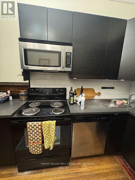 Building Photo - 678 Huron St