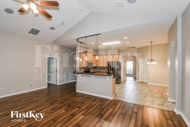 Foto del edificio - 652 Reflection Cove Rd