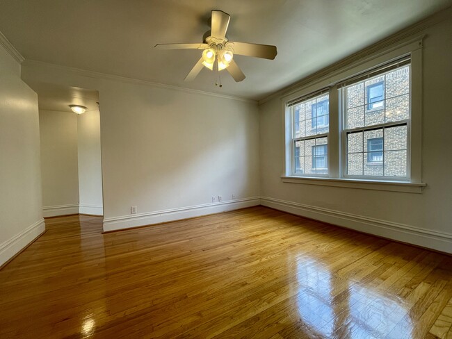 Foto del edificio - 6716-22 Clayton Ave