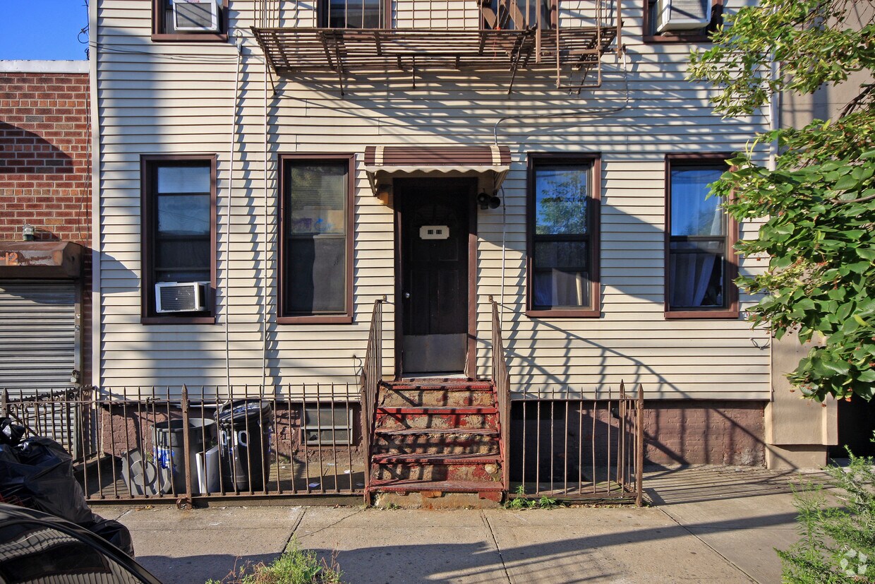Building Photo - 10-10 46th Rd